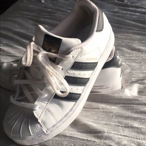 Adidas superstar shoes size 2.1/2